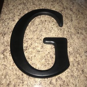 Decorative G wall hanging- black